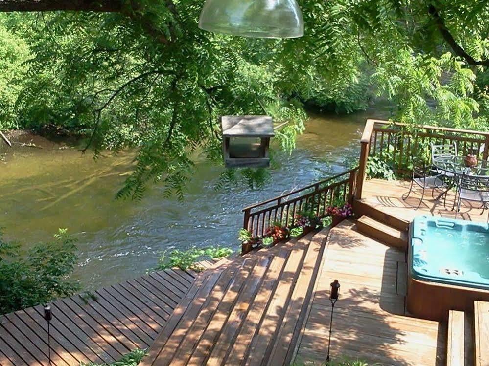 Stone Waters Inn Bellaire Exterior foto