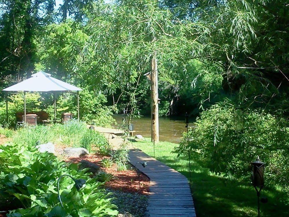 Stone Waters Inn Bellaire Exterior foto